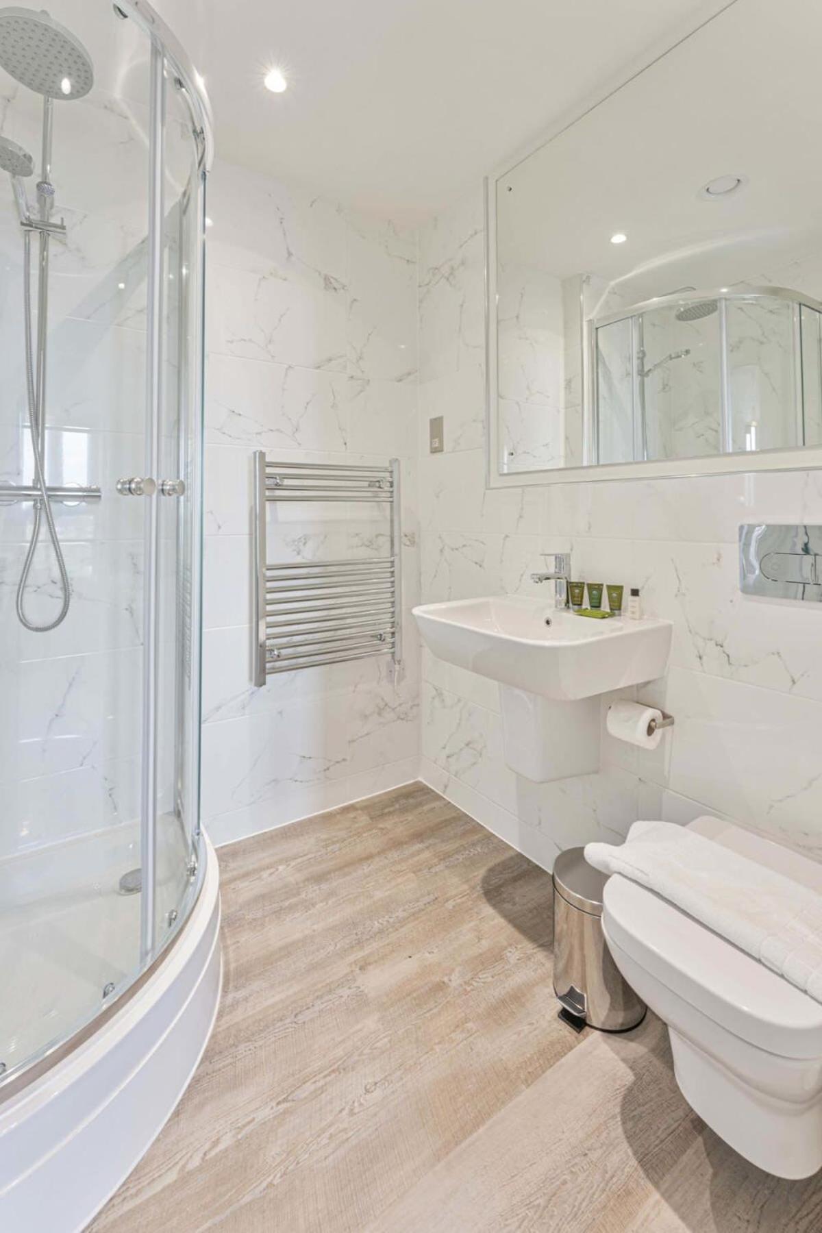 Stunning 2 Bed In Apartment *